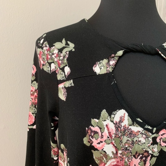 3/4 sleeve Floral Dress Size Medium - Picture 2 of 7